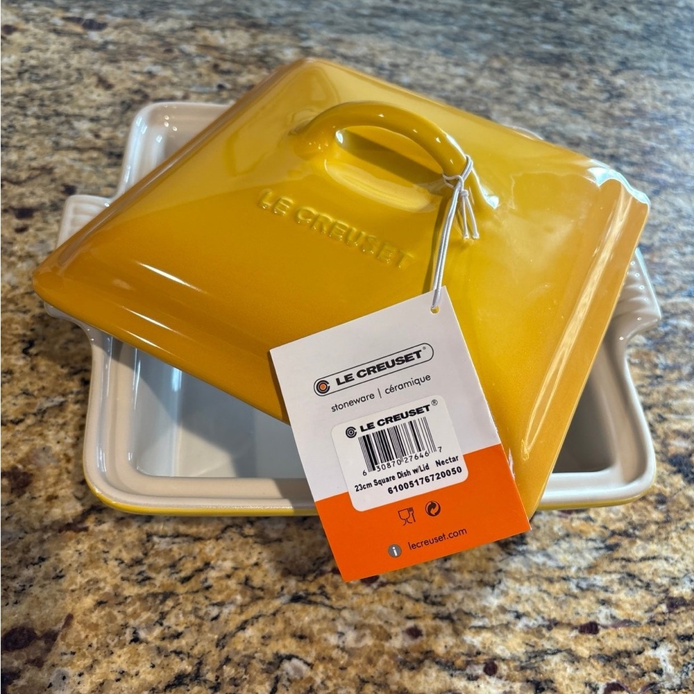 NWT Le Creuset Stoneware 23cm Square Dish With Lid, Nectar